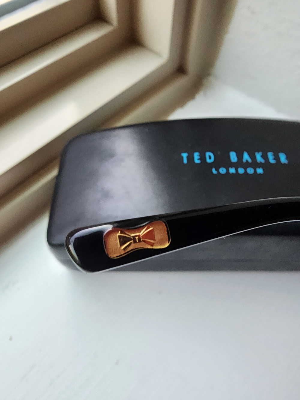 Ted Baker Black Sunglasses with Case - Picture 7 of 7